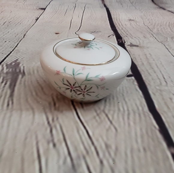 Vintage Sugar bowl with lid made in Japan - Picture 1 of 7